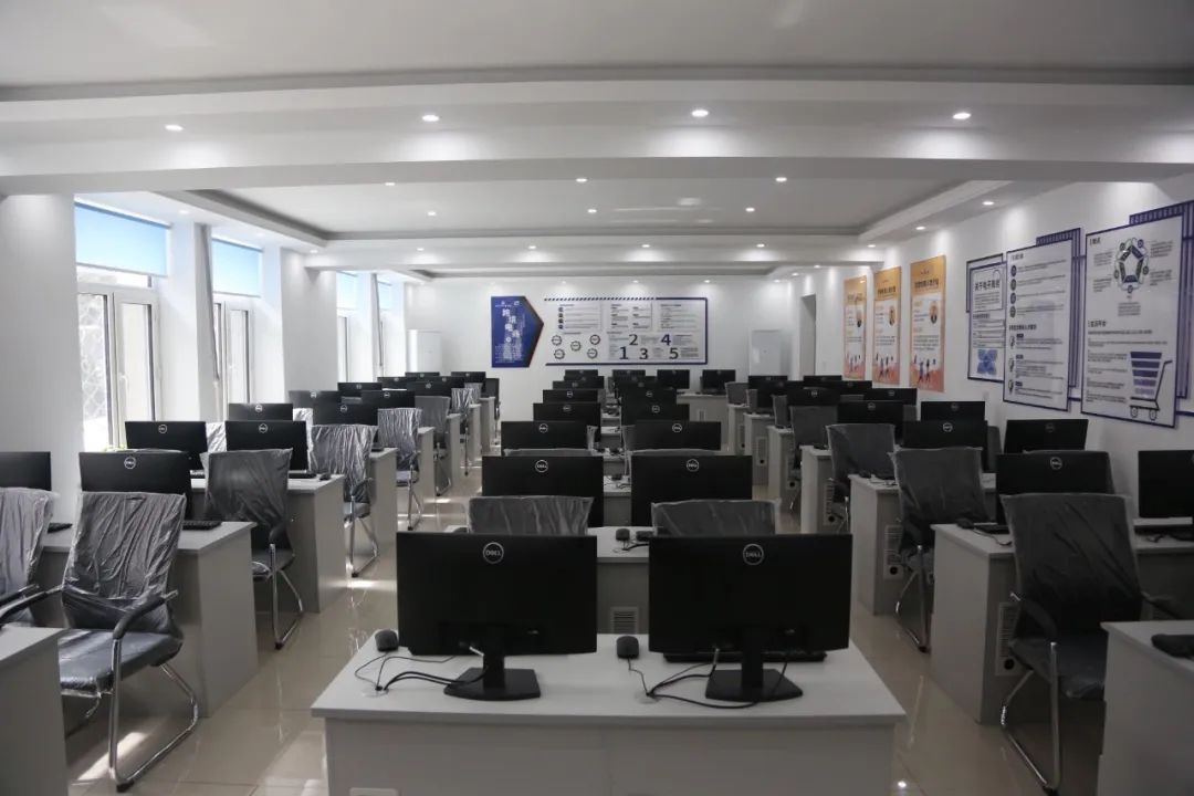 黑龙江省商务学校2025年计算机软硬件技术专业招生简章